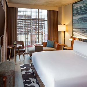 Corner Deluxe King Room